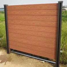 WPC που γεφυρώνει τον υπαίθριο φράκτη για τον εξωτερικό φράκτη WPC κήπων